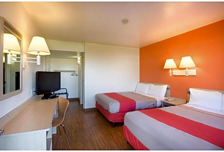 Deluxe Quadruple Room - Non-Smoking