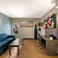 Red Roof PLUS & Suites Virginia Beach - Seaside