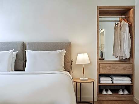 Suite with Mountain View
