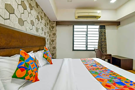 Super OYO Flagship 22477 Hotel Blue Moon