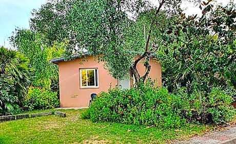 Bungalow with Garden View