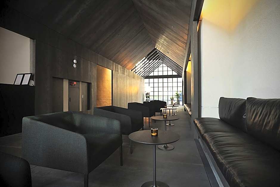 HOTEL498
