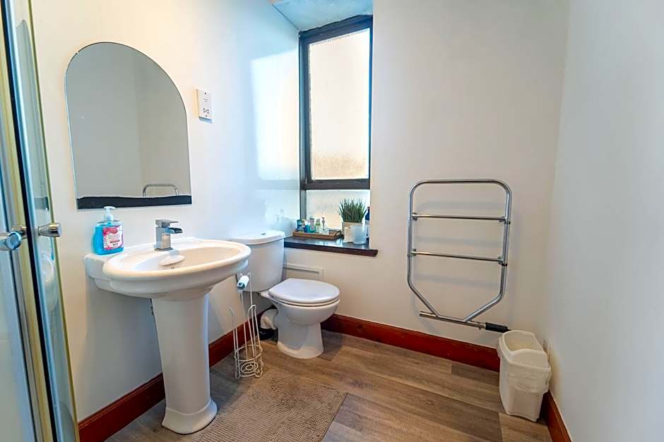 Prime location rooms in high street