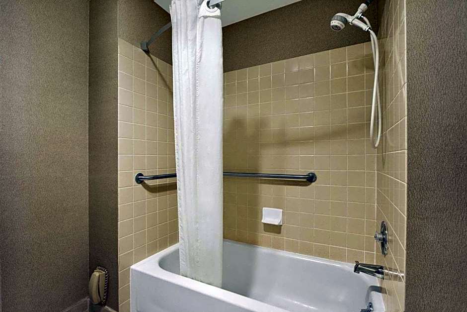 Days Inn by Wyndham Auburn