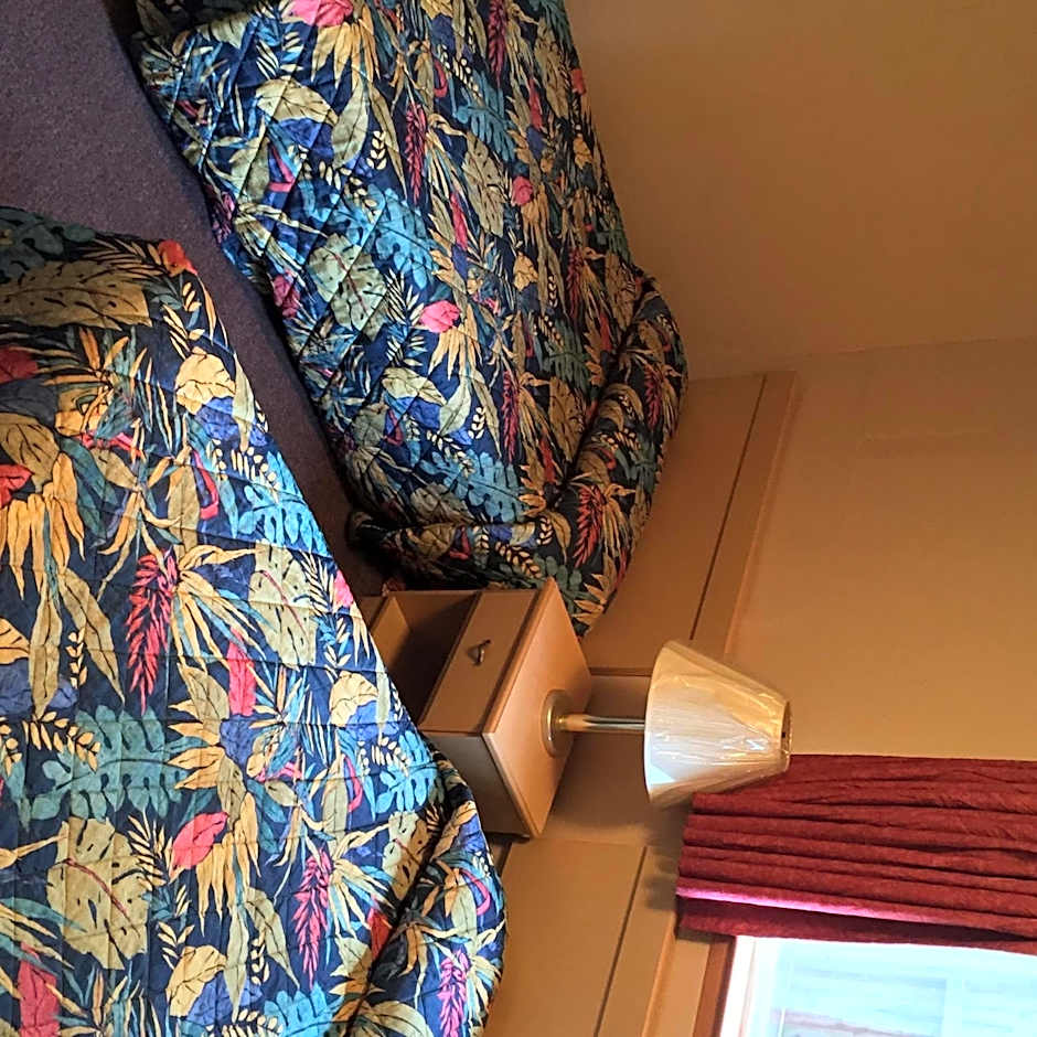 MacThrift Motor Inn