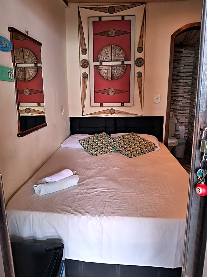 Pousada Marambaia Café - Praiana, econômica, Com café da manhã, piscina ao ar livre e hidromassagem aquecida -Frente para o mar