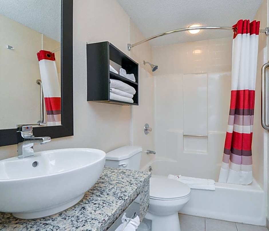 Red Roof PLUS+ & Suites Guilford