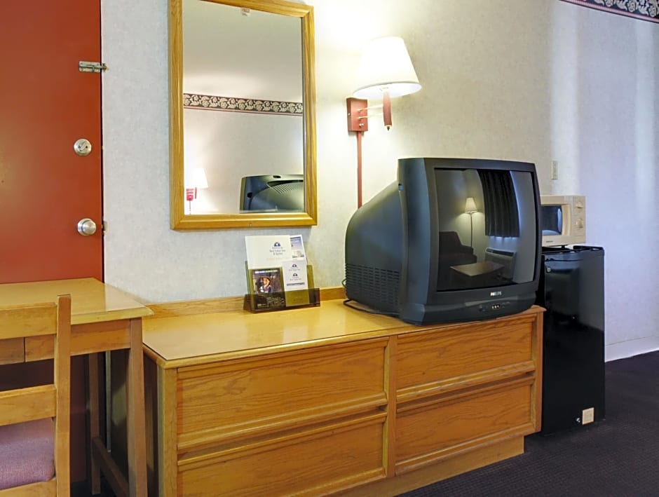Americas Best Value Inn & Suites Macon at Eisenhower Pkwy