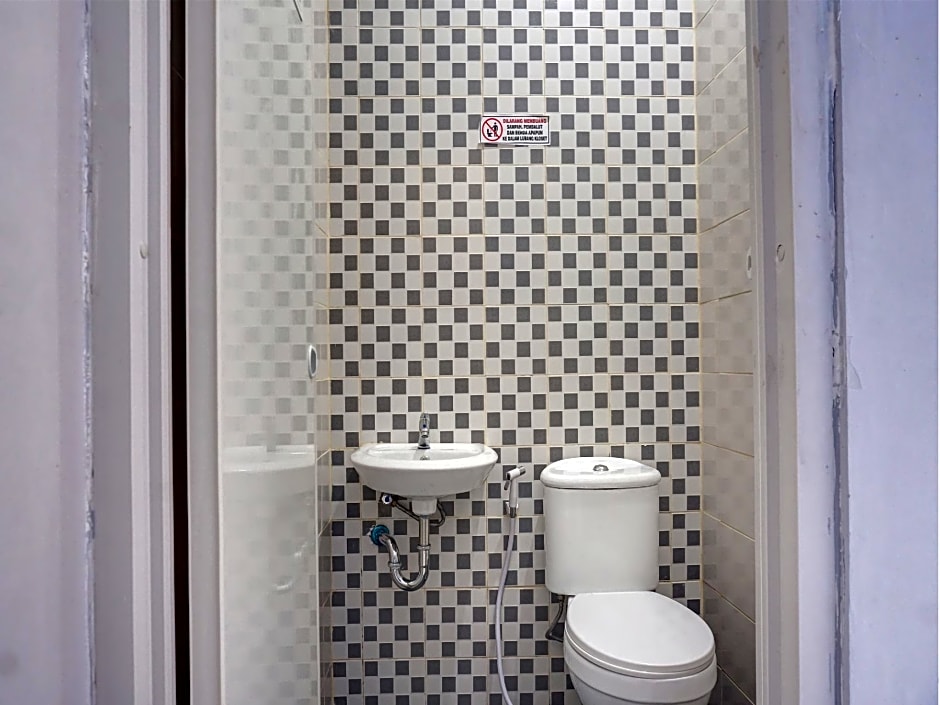 Capital O 92765 J&b Smart Sentul