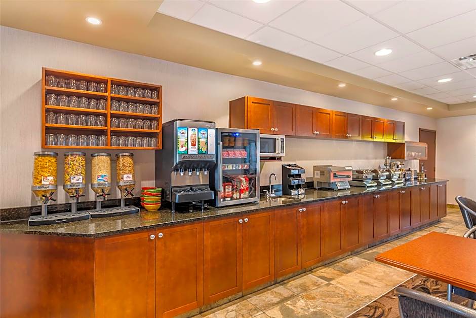 Best Western Plus Service Inn & Suites