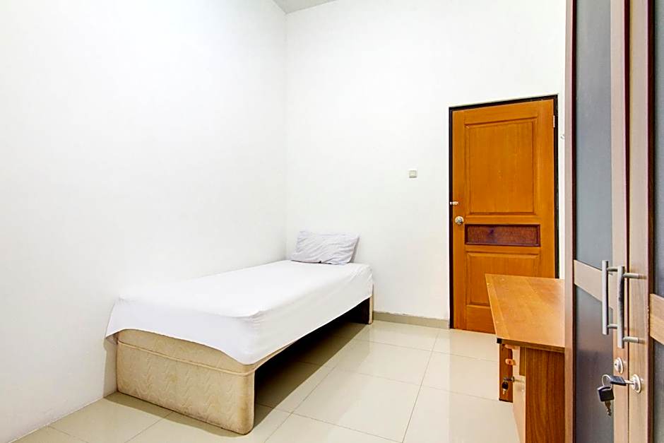 OYO Life 89990 Kost Waterfront 75 Sub