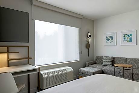 King Studio with Sofa Bed - Hearing Accessible