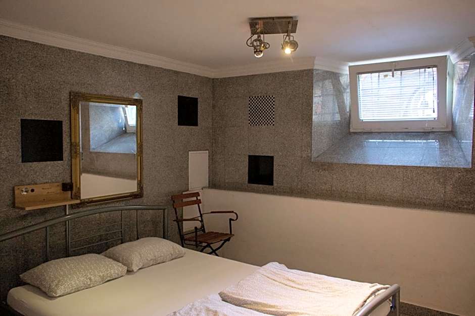 Hostel 24
