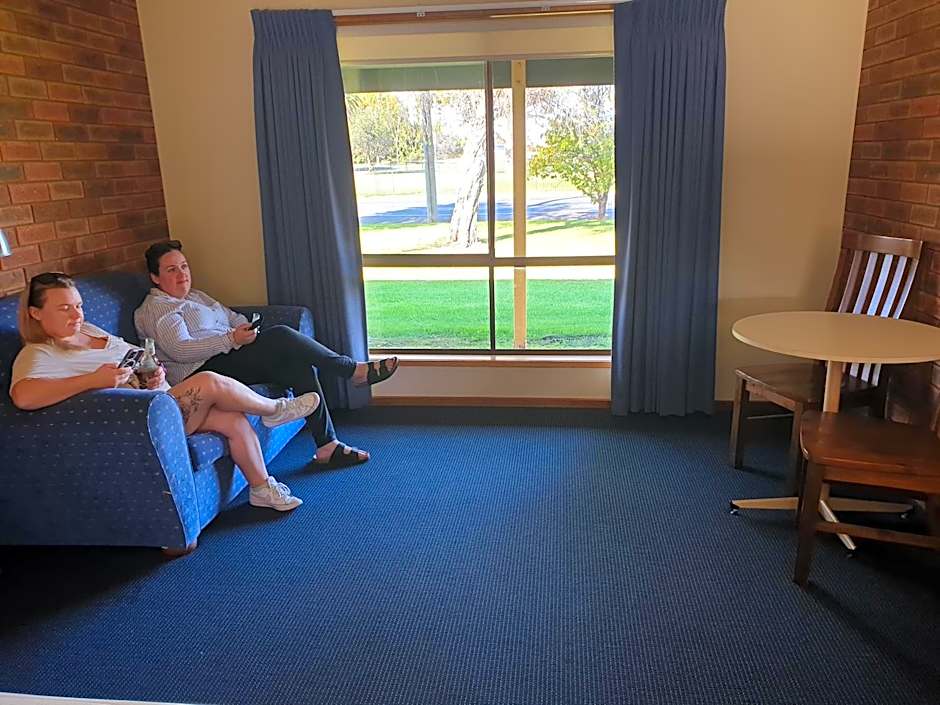 The Finley Palm Motor Inn