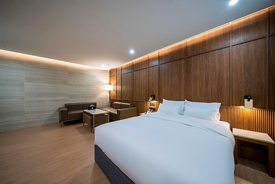 Brown Dot Hotel Pyeonghwa plaza