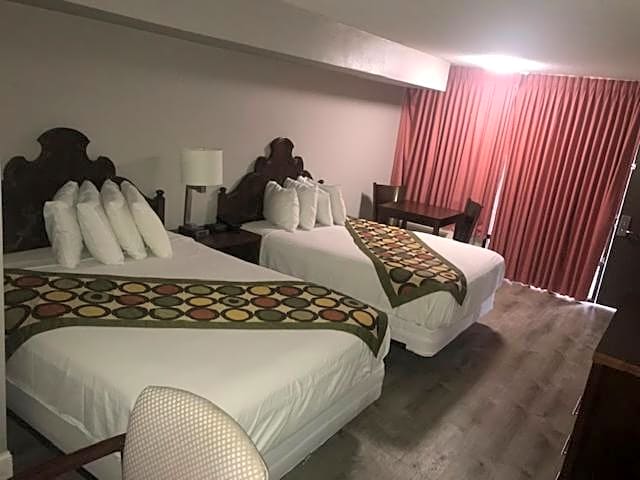 Alamar Resort Inn