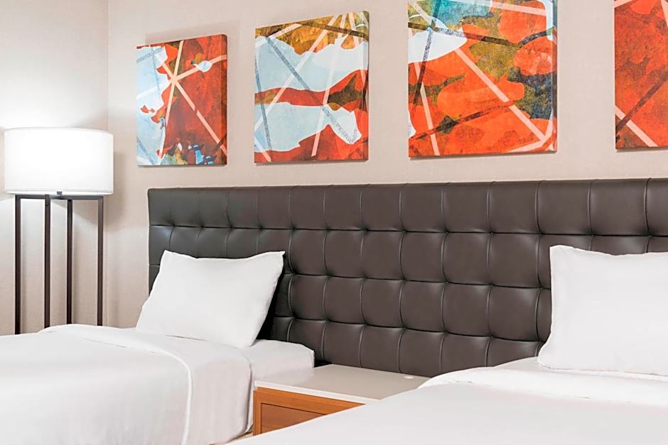 Sonesta Hotel Grand Rapids Airport
