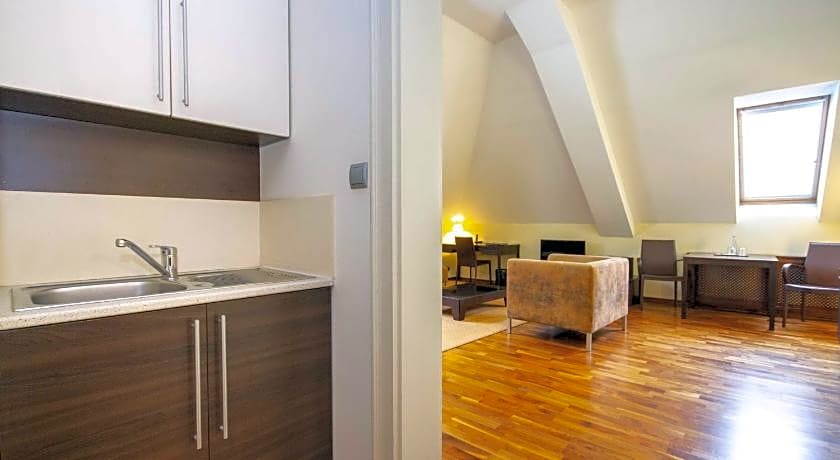 SKARITZ Hotel & Residence