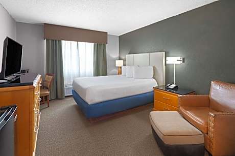 Queen Room - Mobility Access/Non-Smoking