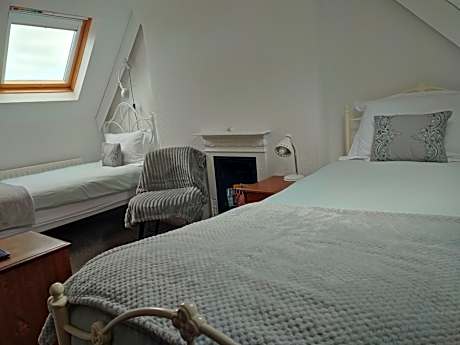 Twin Room with Shower