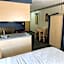 Days Inn & Suites by Wyndham Hutchinson