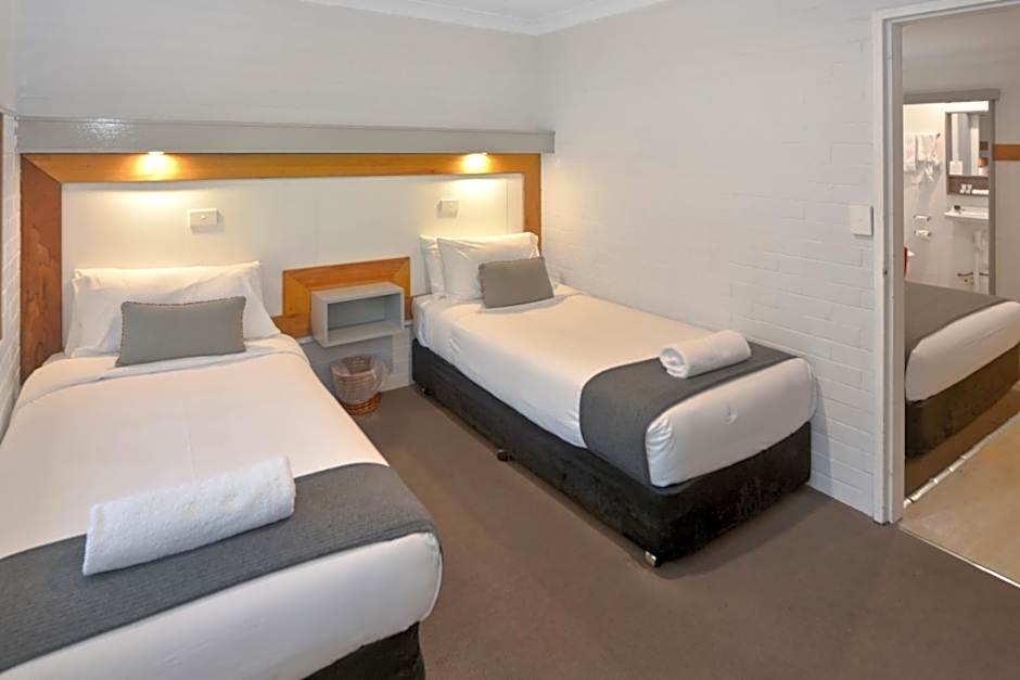 Pleasant Way River Lodge