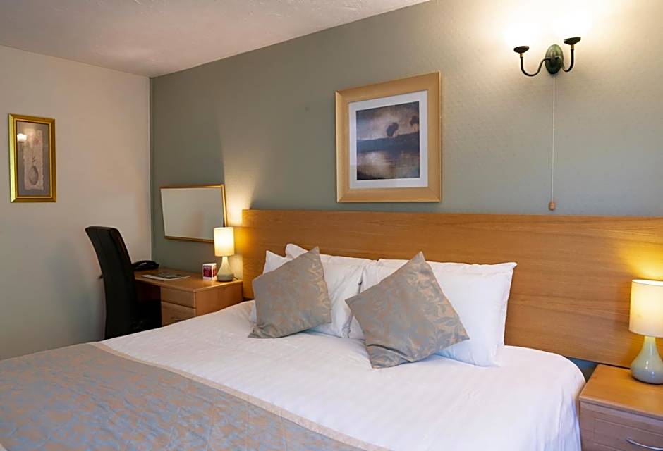 Pettifers Freehouse Hotel