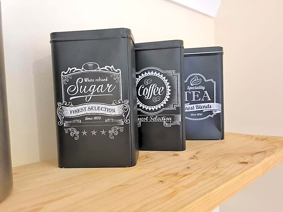 Ridge-Rock Accommodation