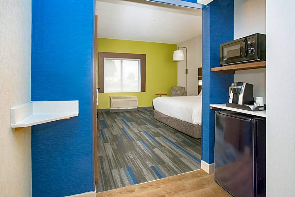 Holiday Inn Express Kansas City - at the Legends By IHG