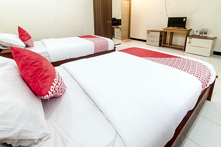 OYO 1688 Collin Beach Hotel