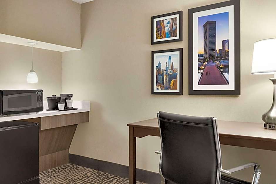 La Quinta Inn & Suites by Wyndham Newark - Elkton