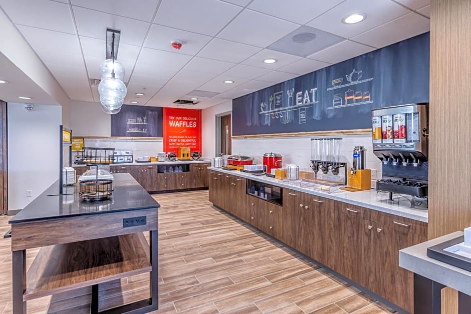 Hampton Inn & Suites Bakersfield Central