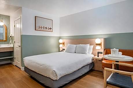 Queen Room