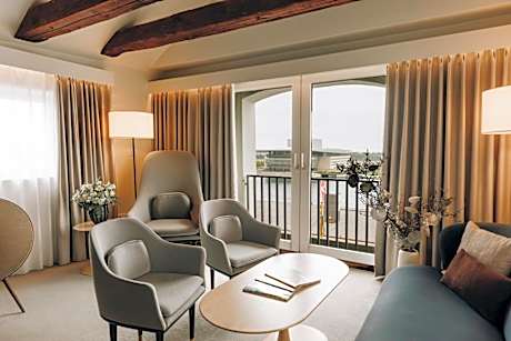 Tower Waterfront Suite