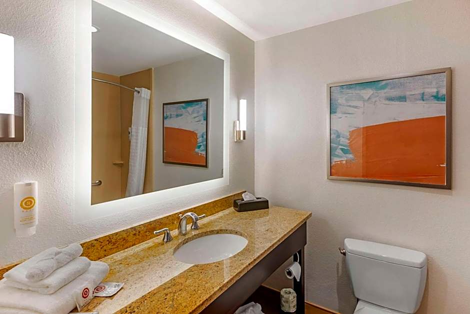 Comfort Inn & Suites Verona at Turning Stone Resort Casino