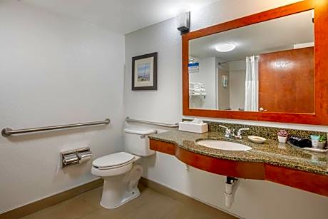 Queen Suite with Two Queen Beds and Accessible Tub - Accessible/Non-Smoking