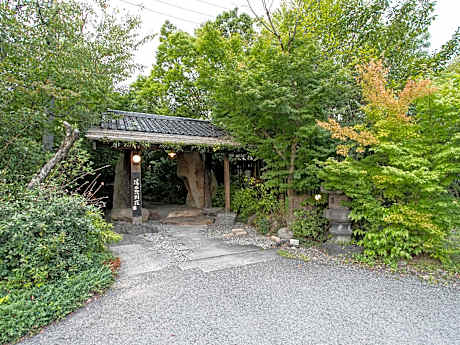 Yufuin Bessou Shikisai Hotel