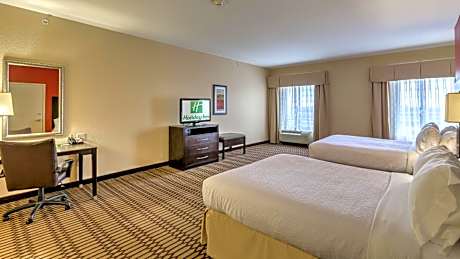Queen Room with Two Queen Beds Hearing Accessible with Roll-In Shower - Non-Smoking