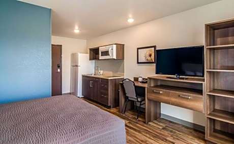 Queen Suite with Roll-In Shower - Disability Access/Non Smoking