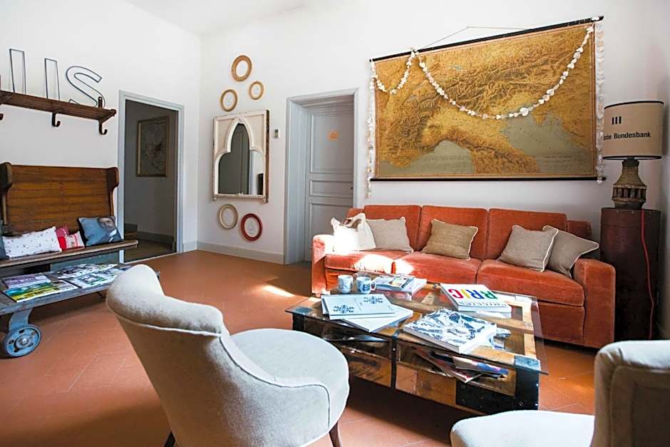 Soprarno Suites