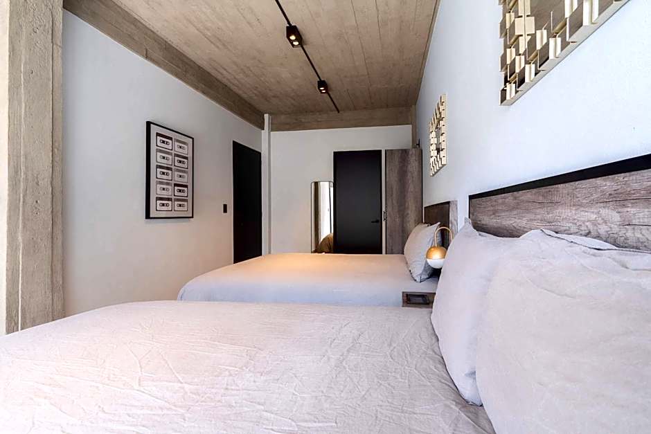 P601 Amazing Rooftop 2Bdrm 2bath Apt AC