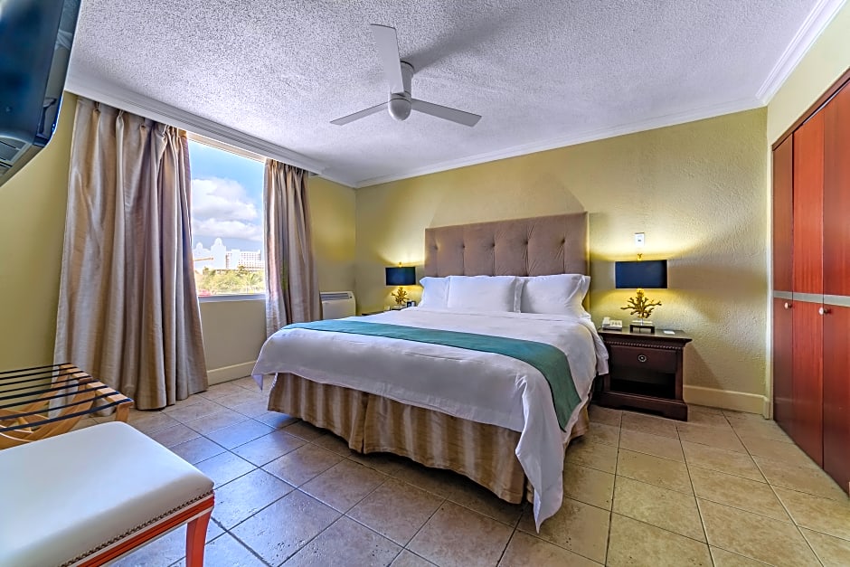 TRYP by Wyndham Aruba Adults Only Hotel