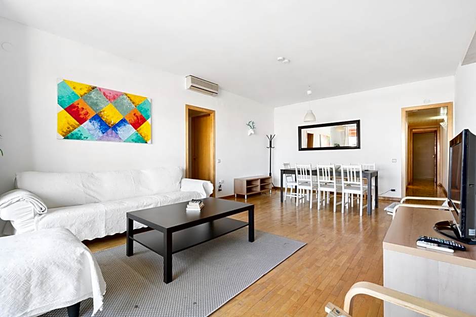 Stylish 4br City View Apt Near Sagrada Familia