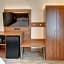 Holiday Inn Express & Suites West Long Branch - Eatontown By IHG