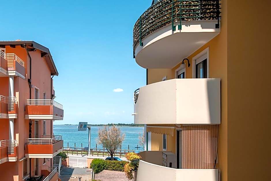 Aparthotel Zefiro com design, large terrace, bike, near beach and thermal