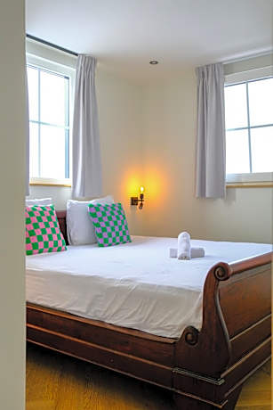 Deluxe Family Suite