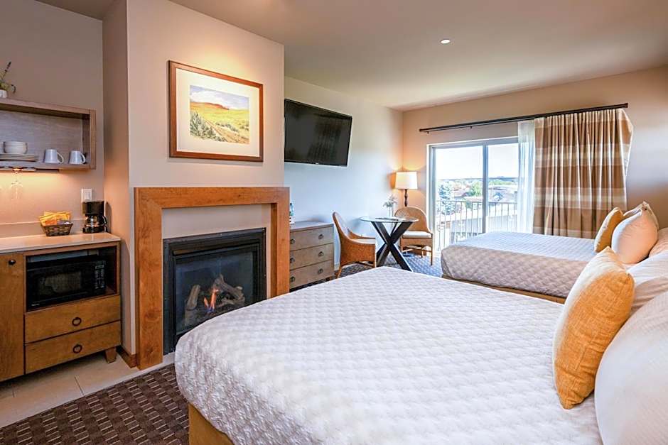 Photo 1 of 4 of 2 Queen Beds Lodge