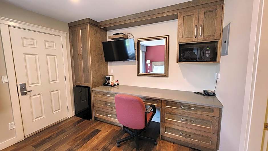 Sahara Courtyard Inn & Suites Osoyoos