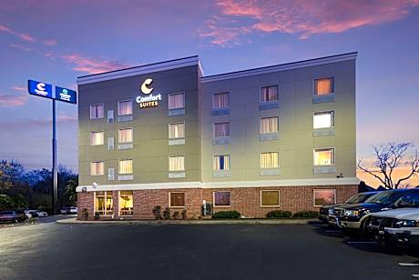 Comfort Suites Forsyth near I-75