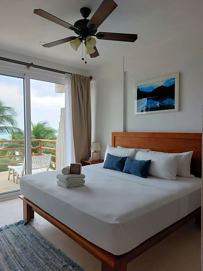 Noah Beach Hotel & Suites